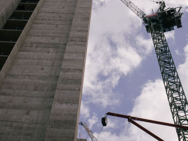 Construction & contracting: A crane beside a tower under construction. Photo by Ellie Burgin on Pexels.